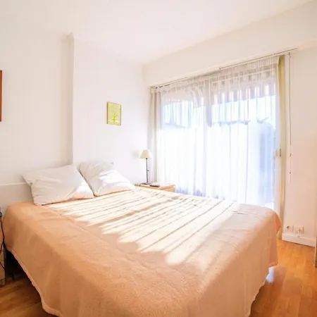 Air-conditioned With Furnished Terrace Swimming Pool & A Parking 公寓 *