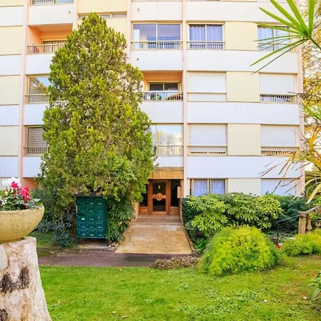Air-conditioned With Furnished Terrace Swimming Pool & A Parking 公寓 昂蒂布