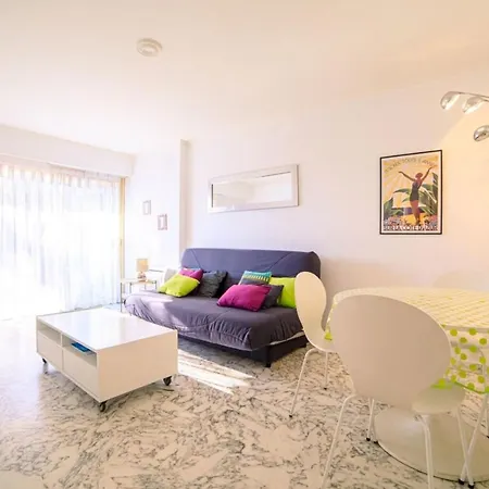 公寓 Air-conditioned With Furnished Terrace Swimming Pool & A Parking