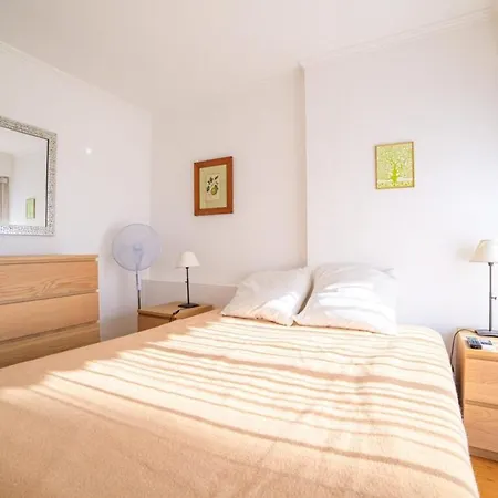 Air-conditioned With Furnished Terrace Swimming Pool & A Parking 公寓 *