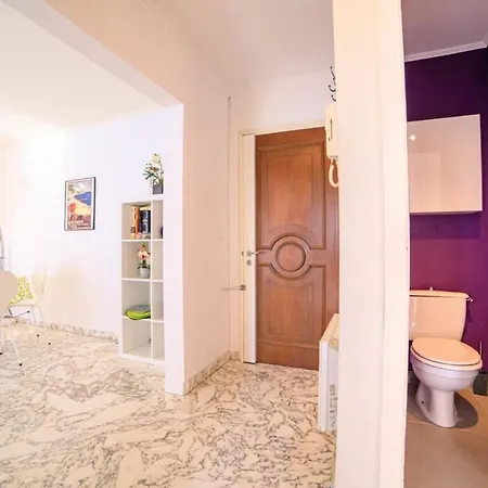 公寓 Air-conditioned With Furnished Terrace Swimming Pool & A Parking *